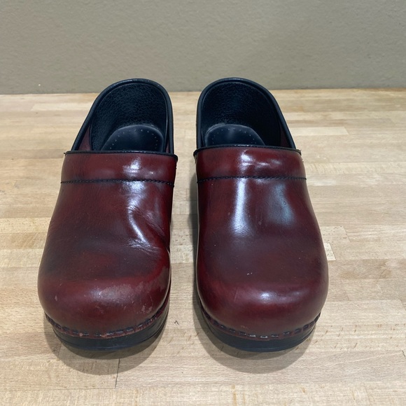 Dansko Professional Clogs Women's Size 38 US 7.5 - 8 Red Leather Slip on Shoes - Picture 2 of 10